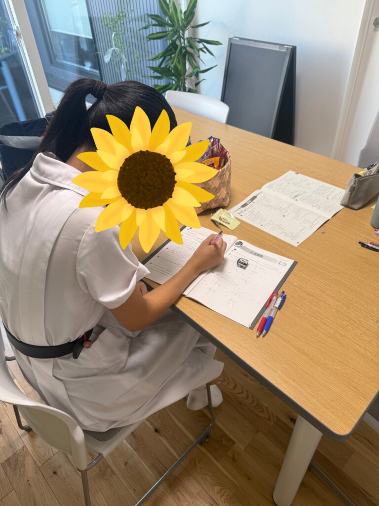 夏期講習を受ける小学生・中学生・高校生の様子④