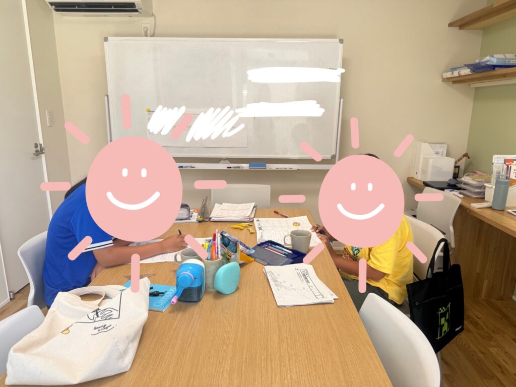 夏期講習を受ける小学生、中学生、高校生①